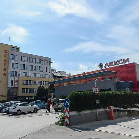 Apartment Двустаен Апартамент В Смирненски. До Селената
