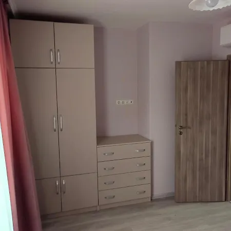 Двустаен Апартамент В Смирненски. До Селената Plovdiv
