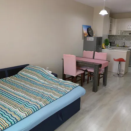 Двустаен Апартамент В Смирненски. До Селената Apartment *