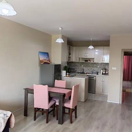 Двустаен Апартамент В Смирненски. До Селената Apartment *