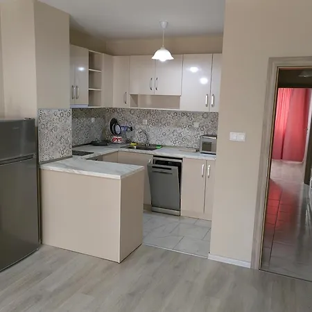 Двустаен Апартамент В Смирненски. До Селената Apartment *